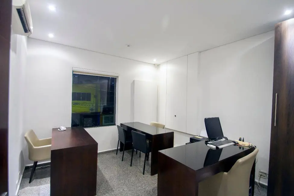 Sala Comercial para alugar, 14m2 em Jardim das Acácias, São Paulo - SP - imagem 2 Foto 2 de Sala Comercial para alugar, 14m2 em Jardim das Acácias, São Paulo - SP