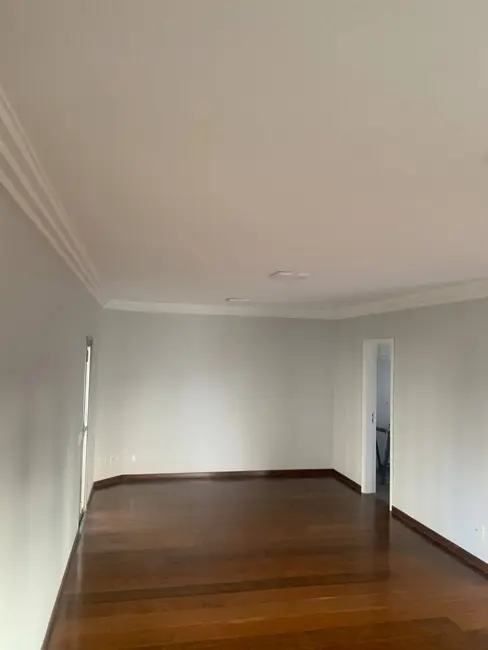 Foto 2 de Apartamento com 3 quartos para alugar, 176m2 em Jardim Londrina, São Paulo - SP