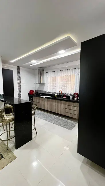 Foto 4 de Sobrado com 3 quartos à venda, 85m2 em Caiçara, Praia Grande - SP