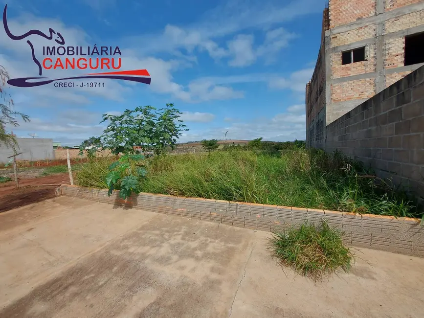 Foto 1 de Terreno / Lote à venda, 172m2 em Piraju - SP