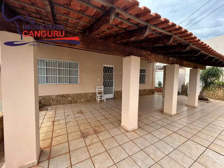 Foto 5 de Casa com 2 quartos para alugar em Piraju - SP