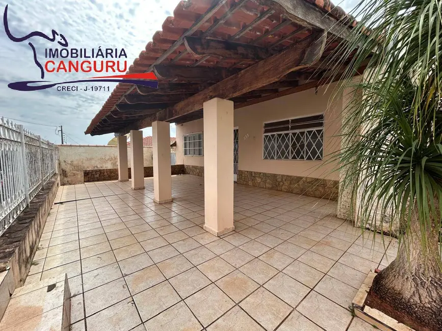 Foto 4 de Casa com 2 quartos para alugar em Piraju - SP