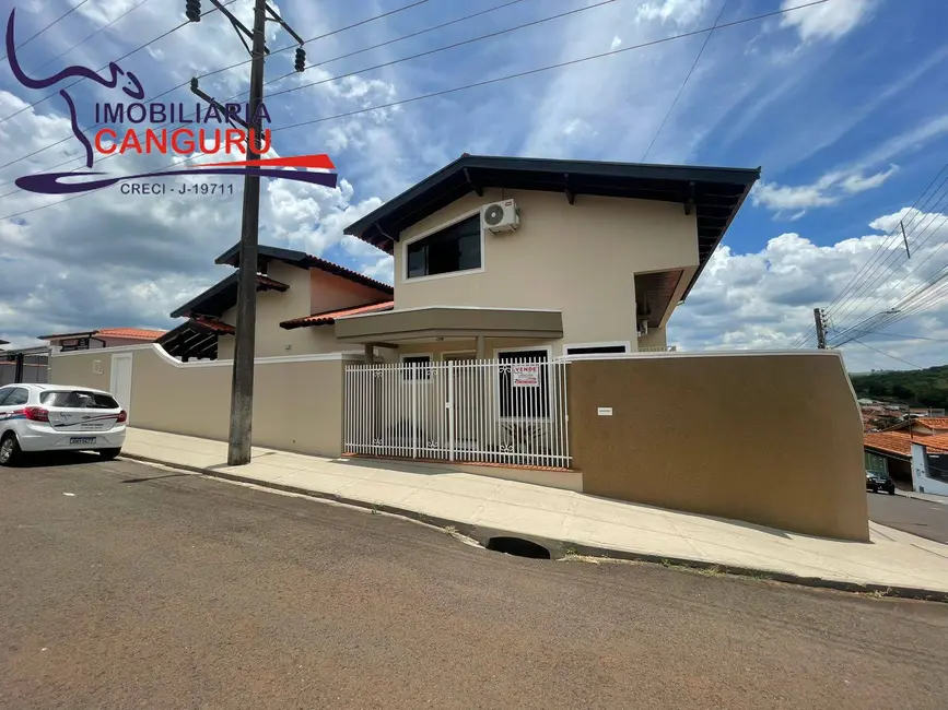 Foto 1 de Casa com 4 quartos para alugar, 258m2 em Piraju - SP