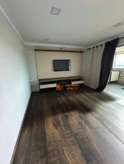 Sobrado com 3 quartos à venda, 150m2 em Jardim Jovaia, Guarulhos - SP - imagem 4 Foto 4 de Sobrado com 3 quartos à venda, 150m2 em Jardim Jovaia, Guarulhos - SP