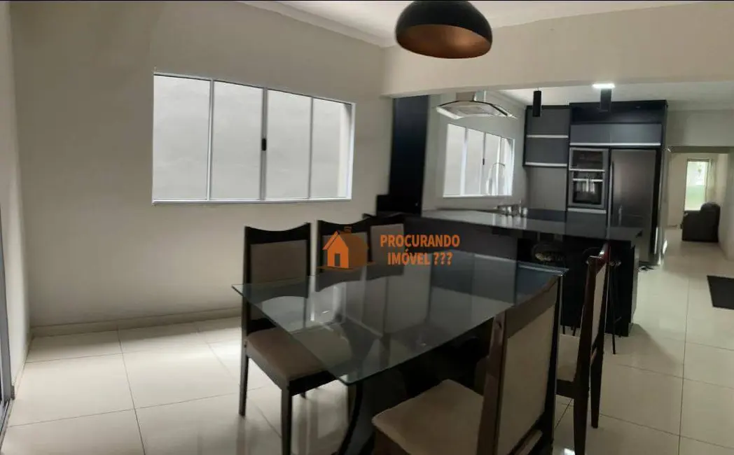 Sobrado com 3 quartos à venda, 150m2 em Jardim Jovaia, Guarulhos - SP - imagem 2 Foto 2 de Sobrado com 3 quartos à venda, 150m2 em Jardim Jovaia, Guarulhos - SP