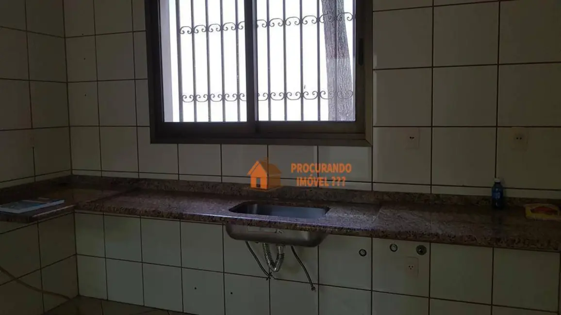 Sobrado com 4 quartos à venda, 250m2 em Vila Galvão, Guarulhos - SP - imagem 8 Foto 8 de Sobrado com 4 quartos à venda, 250m2 em Vila Galvão, Guarulhos - SP
