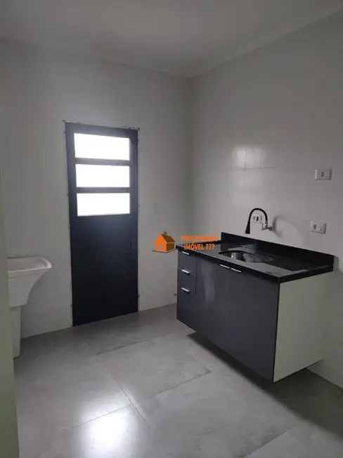 Foto 2 de Kitnet com 1 quarto para alugar, 26m2 em Cidade Martins, Guarulhos - SP