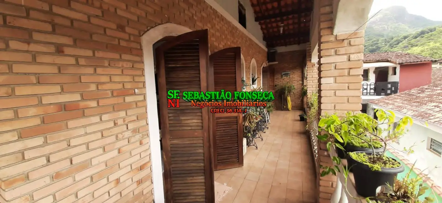 Foto 1 de Casa com 4 quartos à venda e para alugar, 300m2 em Jardim Jaqueira, Caraguatatuba - SP