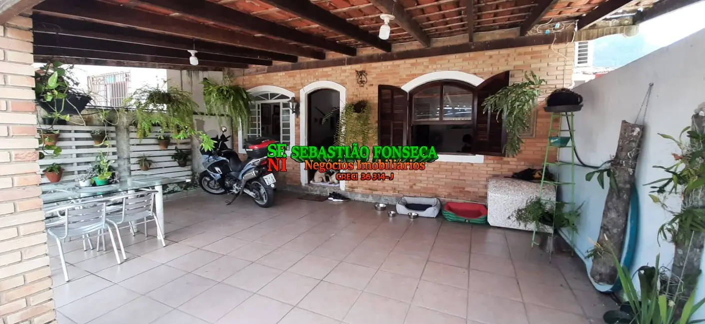 Foto 2 de Casa com 4 quartos à venda e para alugar, 300m2 em Jardim Jaqueira, Caraguatatuba - SP