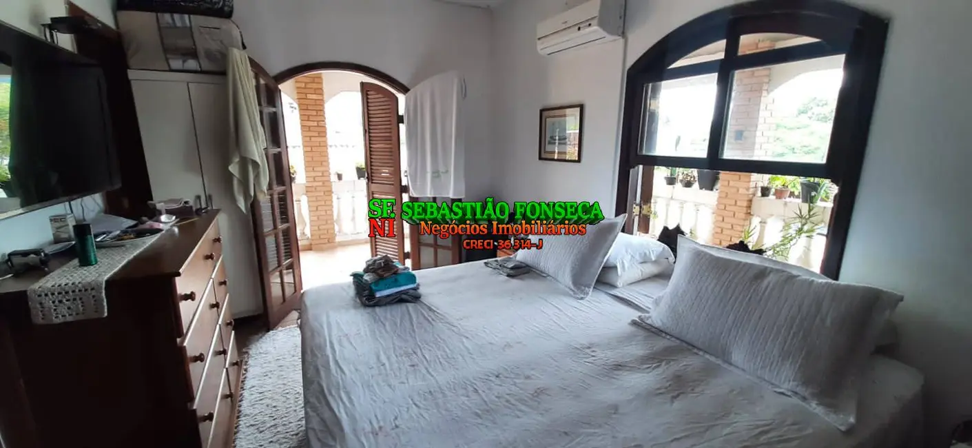 Foto 6 de Casa com 4 quartos à venda e para alugar, 300m2 em Jardim Jaqueira, Caraguatatuba - SP