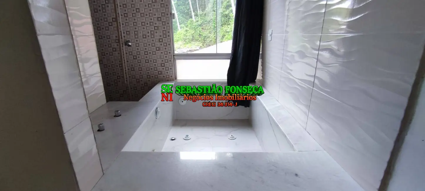 Foto 9 de Casa com 2 quartos à venda, 101m2 em Centro, Caraguatatuba - SP