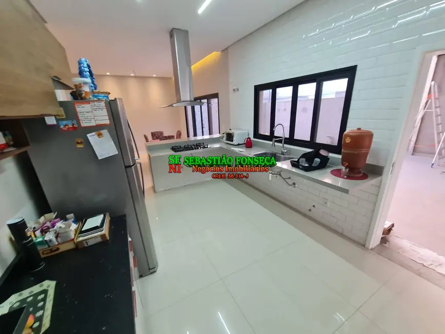 Casa com 3 quartos à venda e para alugar, 240m2 em Sao Jose Dos Campos - SP - imagem 4 Foto 4 de Casa com 3 quartos à venda e para alugar, 240m2 em Sao Jose Dos Campos - SP