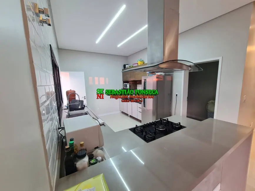 Casa com 3 quartos à venda e para alugar, 240m2 em Sao Jose Dos Campos - SP - imagem 3 Foto 3 de Casa com 3 quartos à venda e para alugar, 240m2 em Sao Jose Dos Campos - SP