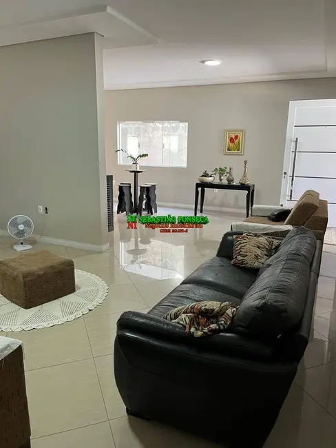 Casa com 3 quartos à venda, 600m2 em Parque Mondesir, Lorena - SP - imagem 5 Foto 5 de Casa com 3 quartos à venda, 600m2 em Parque Mondesir, Lorena - SP