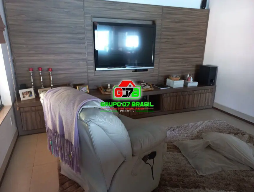 Foto 9 de Casa com 5 quartos à venda, 5500m2 em Chácaras Condomínio Recanto Pássaros II, Jacarei - SP