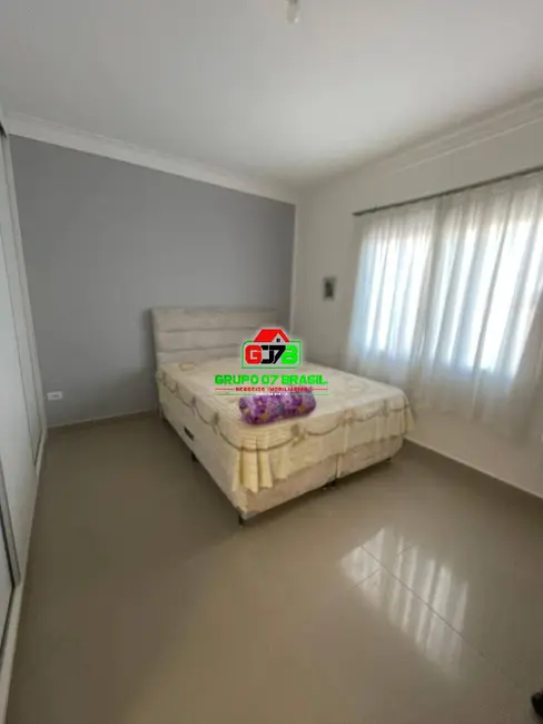 Foto 2 de Chácara com 5 quartos à venda, 300m2 em Esplanada Santa Helena, Taubate - SP