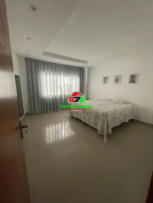 Foto 1 de Chácara com 5 quartos à venda, 300m2 em Esplanada Santa Helena, Taubate - SP