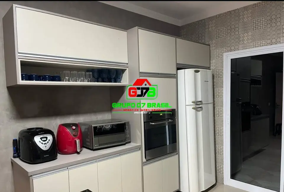 Foto 3 de Casa de Condomínio com 4 quartos à venda e para alugar, 3186m2 em Chácaras Condomínio Recanto Pássaros II, Jacarei - SP