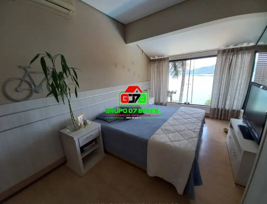 Foto 9 de Casa de Condomínio com 5 quartos à venda e para alugar, 5500m2 em Chácaras Condomínio Recanto Pássaros II, Jacarei - SP