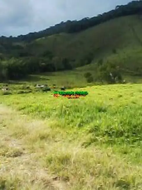 Foto 3 de Fazenda / Haras com 2 quartos à venda, 10m2 em Centro, Jambeiro - SP