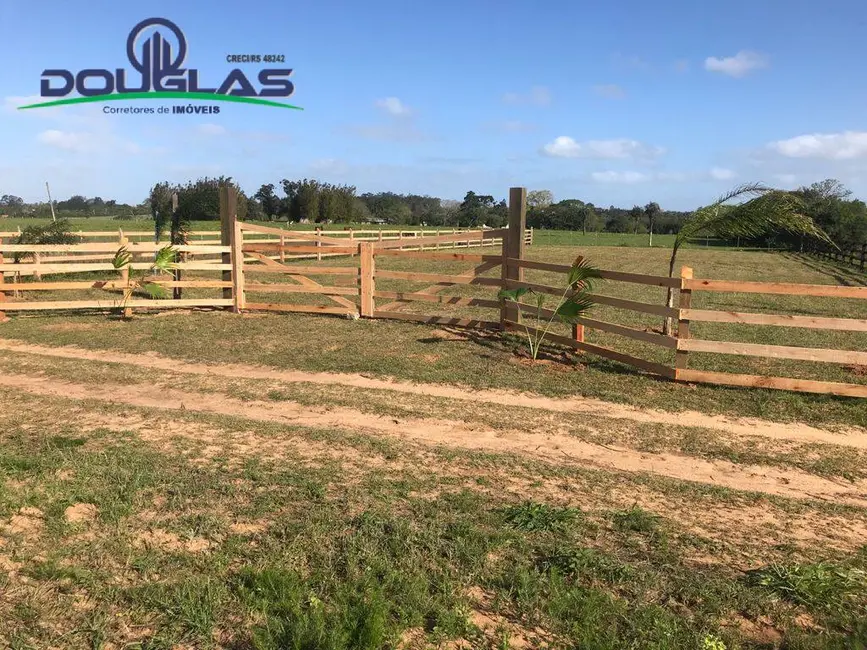 Foto 1 de Terreno / Lote à venda, 1000m2 em Viamao - RS