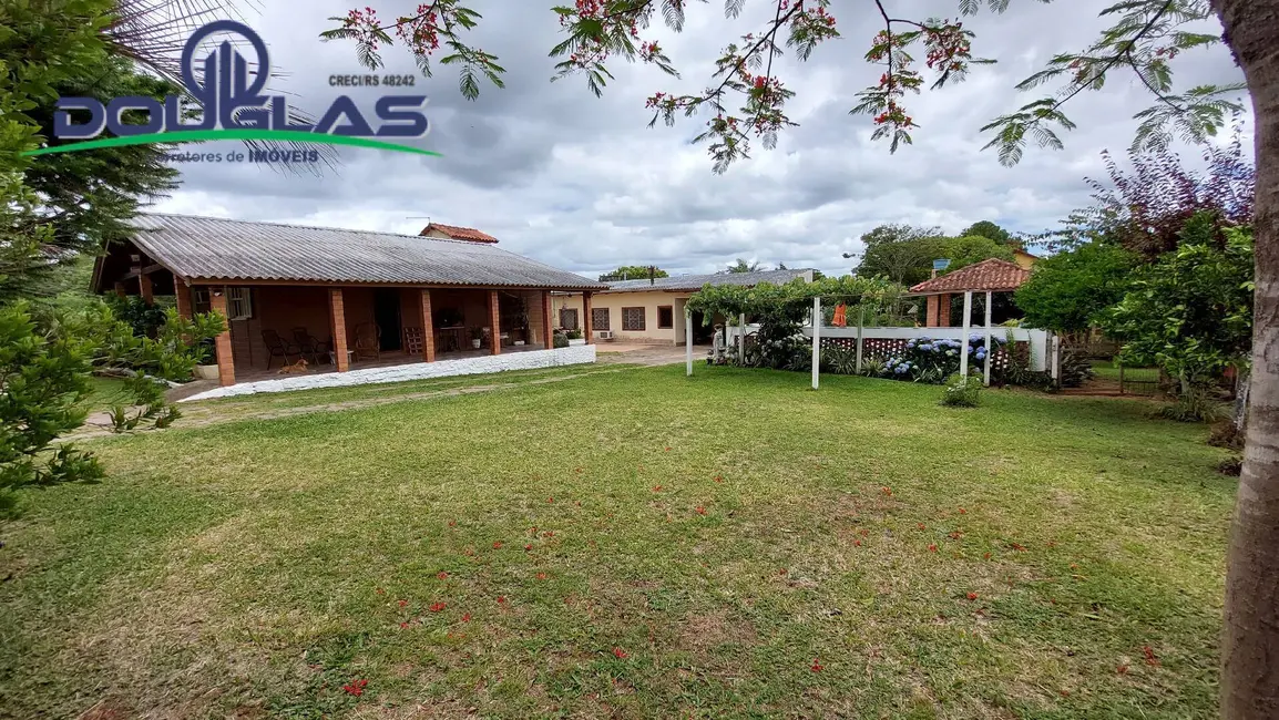 Foto 3 de Casa com 3 quartos à venda, 900m2 em Viamao - RS