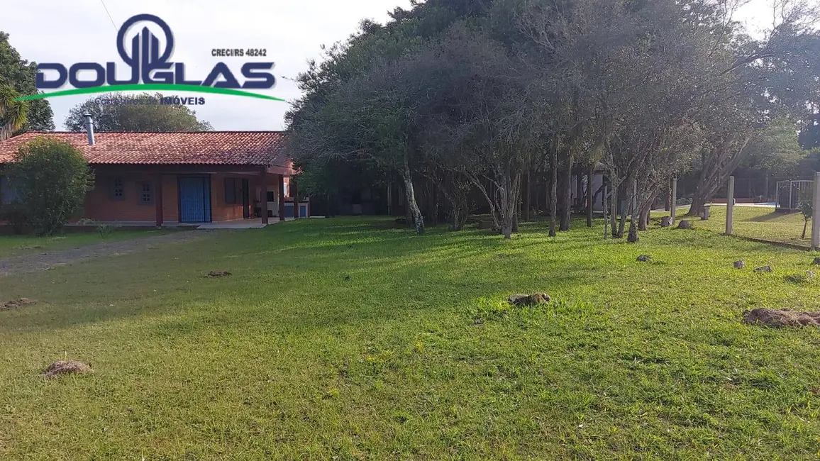 Foto 2 de Casa com 3 quartos à venda, 1200m2 em Viamao - RS