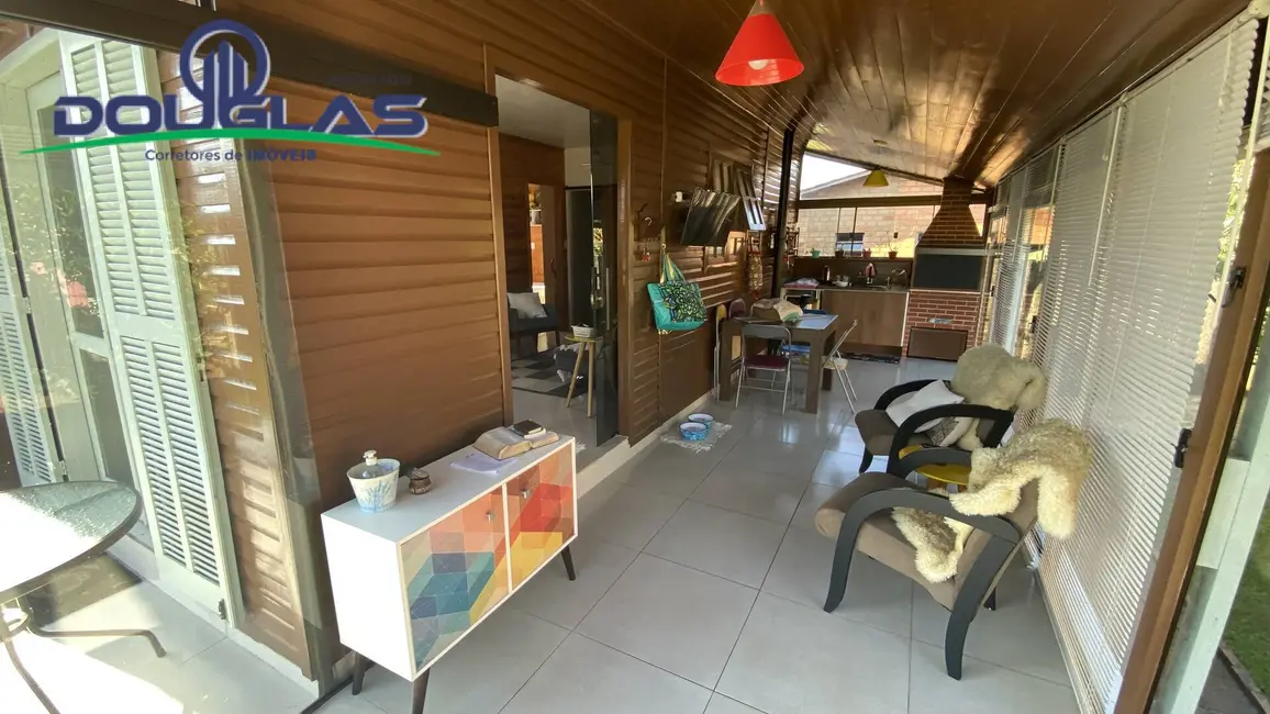 Casa com 3 quartos à venda, 450m2 em Viamao - RS - imagem 3 Foto 3 de Casa com 3 quartos à venda, 450m2 em Viamao - RS