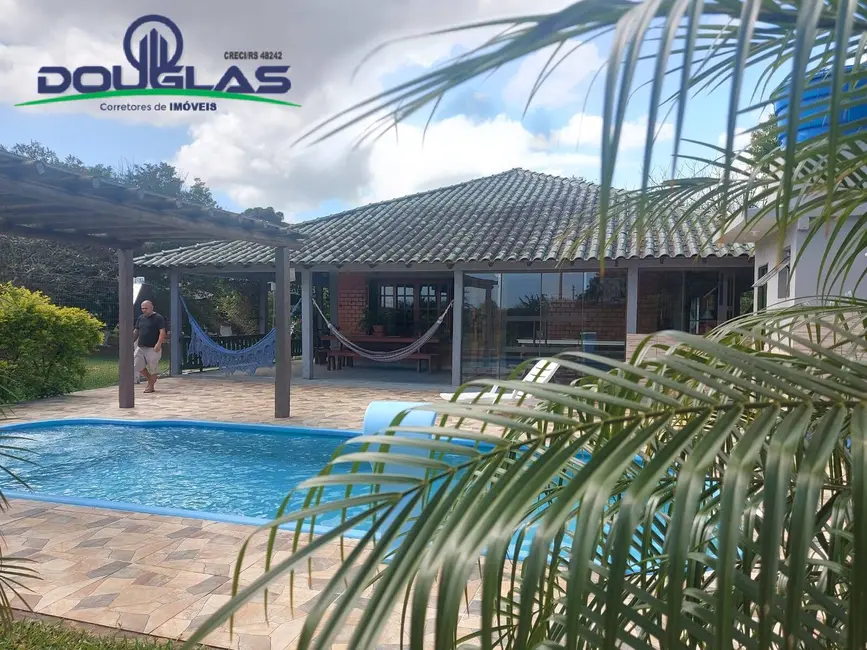 Casa com 2 quartos à venda em Viamao - RS - imagem 1 Foto 1 de Casa com 2 quartos à venda em Viamao - RS