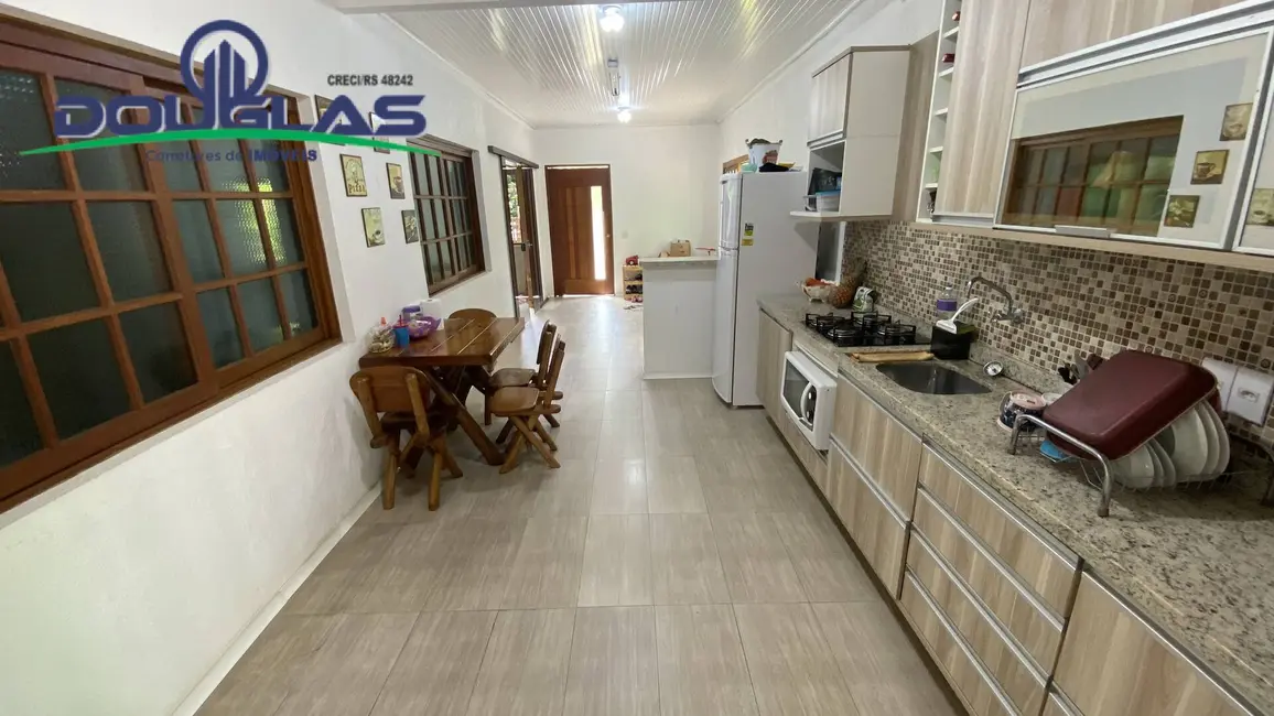 Foto 4 de Casa com 3 quartos à venda, 1200m2 em Viamao - RS