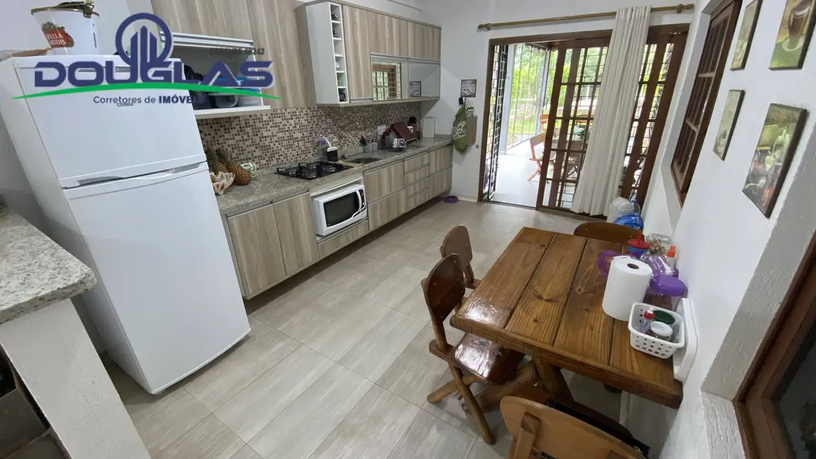 Foto 3 de Casa com 3 quartos à venda, 1200m2 em Viamao - RS