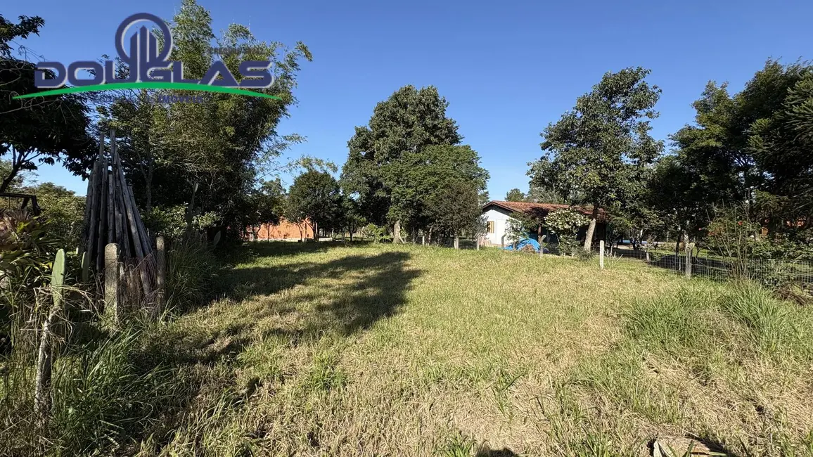 Foto 1 de Terreno / Lote à venda, 450m2 em Viamao - RS