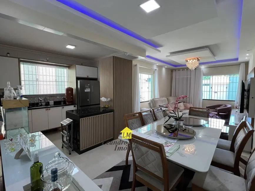 Foto 1 de Casa com 3 quartos à venda, 300m2 em Marica - RJ