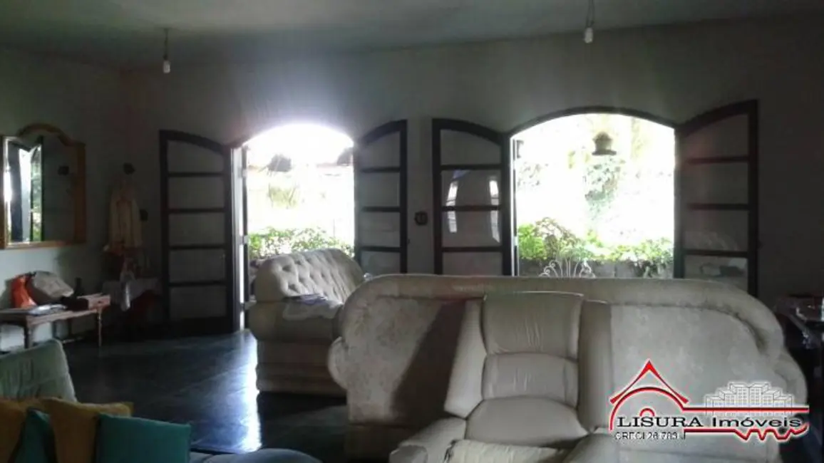 Foto 1 de Casa com 3 quartos à venda, 216m2 em Jardim das Oliveiras, Jacarei - SP