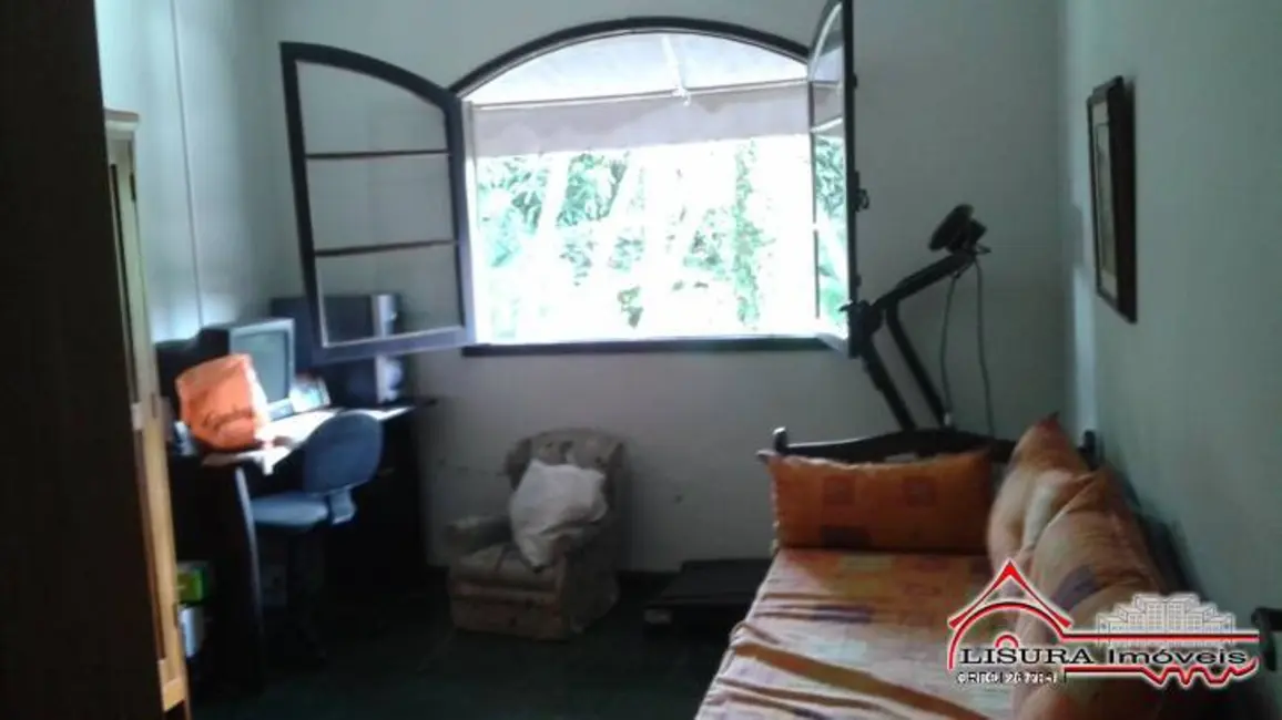 Foto 9 de Casa com 3 quartos à venda, 216m2 em Jardim das Oliveiras, Jacarei - SP