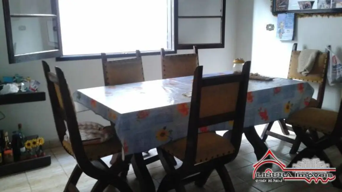 Foto 3 de Casa com 3 quartos à venda, 216m2 em Jardim das Oliveiras, Jacarei - SP