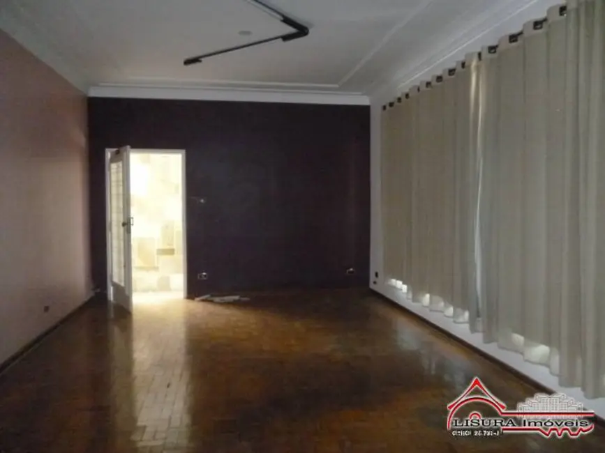 Foto 2 de Casa com 3 quartos à venda, 213m2 em Centro, Jacarei - SP