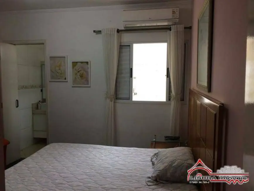 Casa com 3 quartos à venda em Sao Jose Dos Campos - SP - imagem 2 Foto 2 de Casa com 3 quartos à venda em Sao Jose Dos Campos - SP