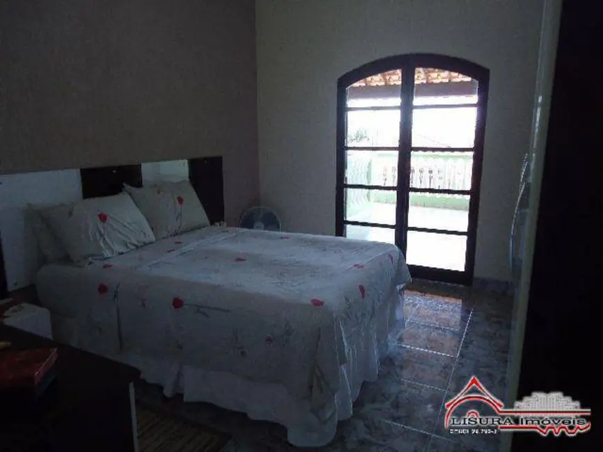 Foto 6 de Casa com 3 quartos à venda, 90m2 em Parque Santo Antônio, Jacarei - SP