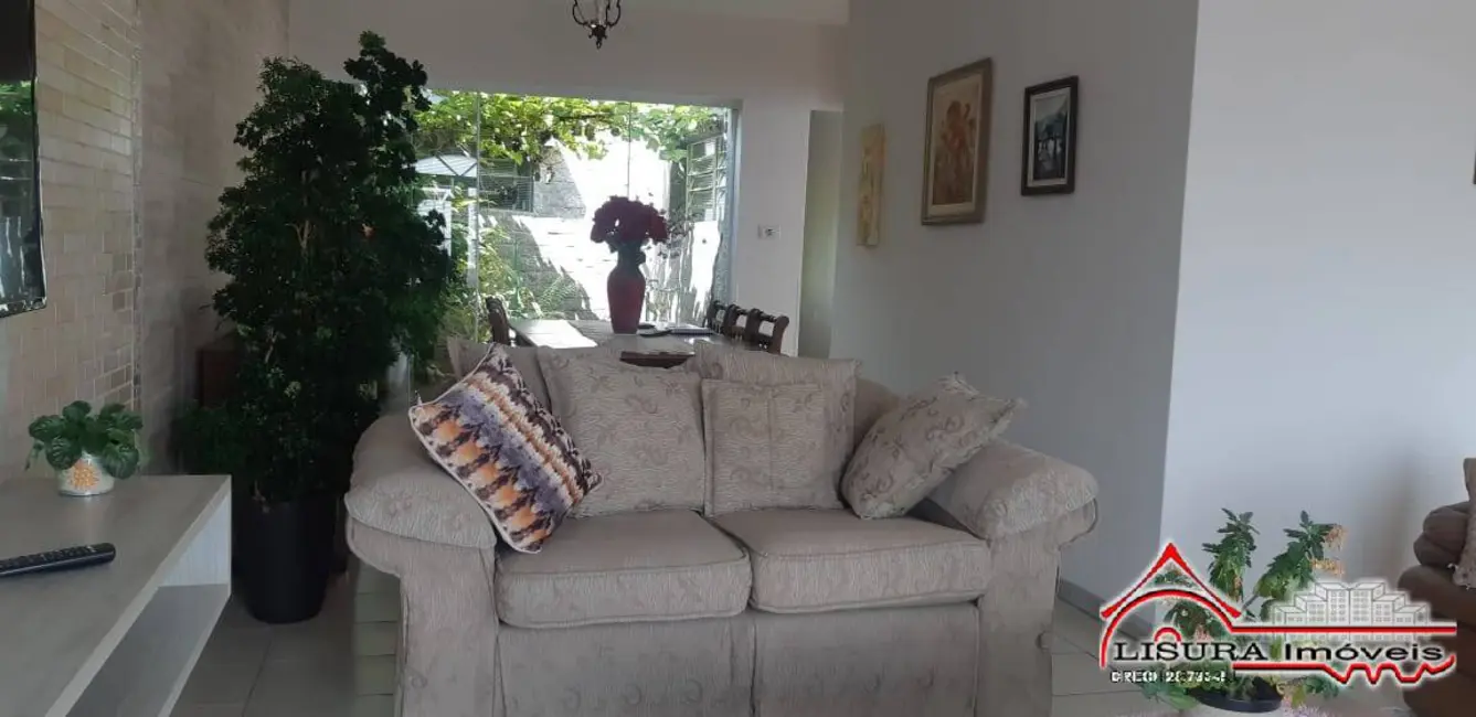 Foto 4 de Casa com 4 quartos à venda, 250m2 em Vila Pinheiro, Jacarei - SP