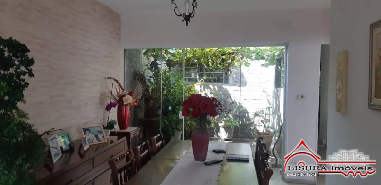 Foto 3 de Casa com 4 quartos à venda, 250m2 em Vila Pinheiro, Jacarei - SP