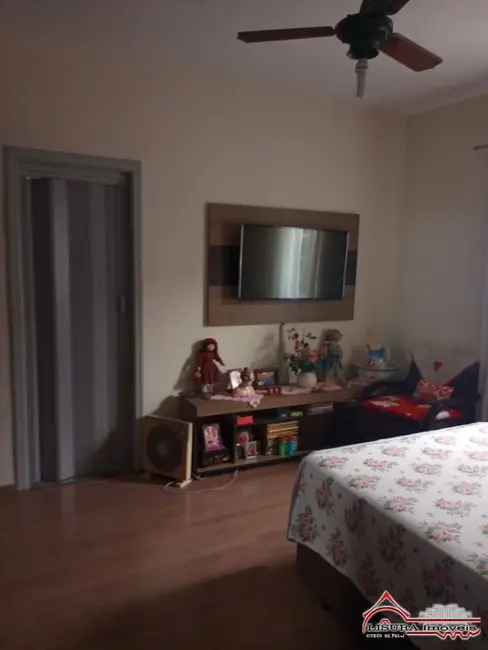 Foto 2 de Casa com 3 quartos à venda, 184m2 em Jardim das Indústrias, Jacarei - SP