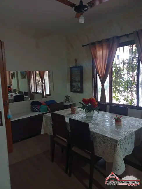 Foto 4 de Casa com 3 quartos à venda, 184m2 em Jardim das Indústrias, Jacarei - SP