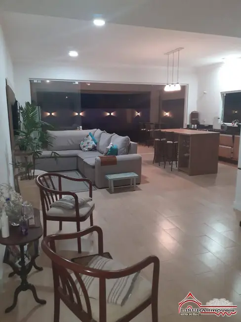 Foto 3 de Casa de Condomínio com 3 quartos à venda, 193m2 em Jardim Jacinto, Jacarei - SP