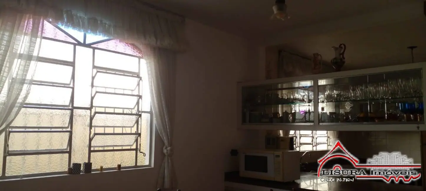 Foto 8 de Casa com 3 quartos à venda, 290m2 em Parque Santo Antônio, Jacarei - SP