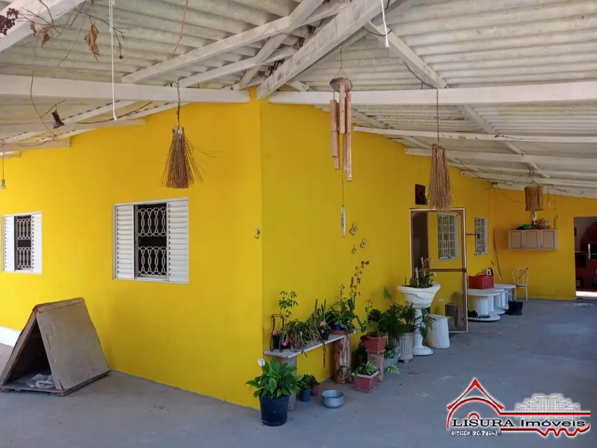 Chácara com 3 quartos à venda, 126m2 em Santa Branca - SP - imagem 1 Foto 1 de Chácara com 3 quartos à venda, 126m2 em Santa Branca - SP