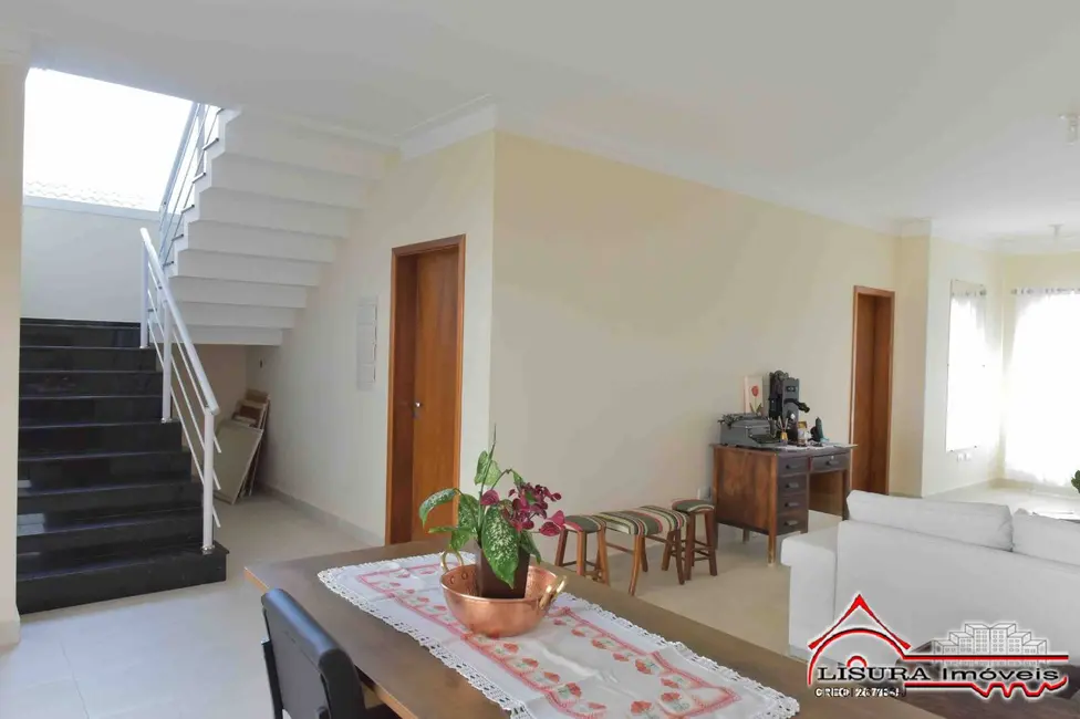 Casa de Condomínio com 3 quartos à venda, 400m2 em Jardim Califórnia, Jacarei - SP - imagem 7 Foto 7 de Casa de Condomínio com 3 quartos à venda, 400m2 em Jardim Califórnia, Jacarei - SP