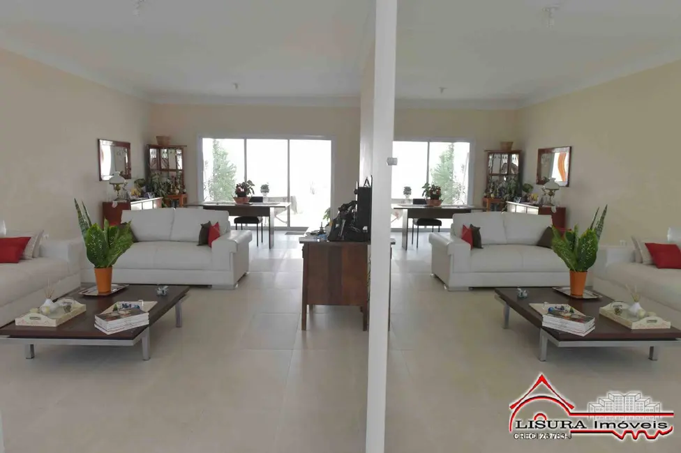 Casa de Condomínio com 3 quartos à venda, 400m2 em Jardim Califórnia, Jacarei - SP - imagem 5 Foto 5 de Casa de Condomínio com 3 quartos à venda, 400m2 em Jardim Califórnia, Jacarei - SP