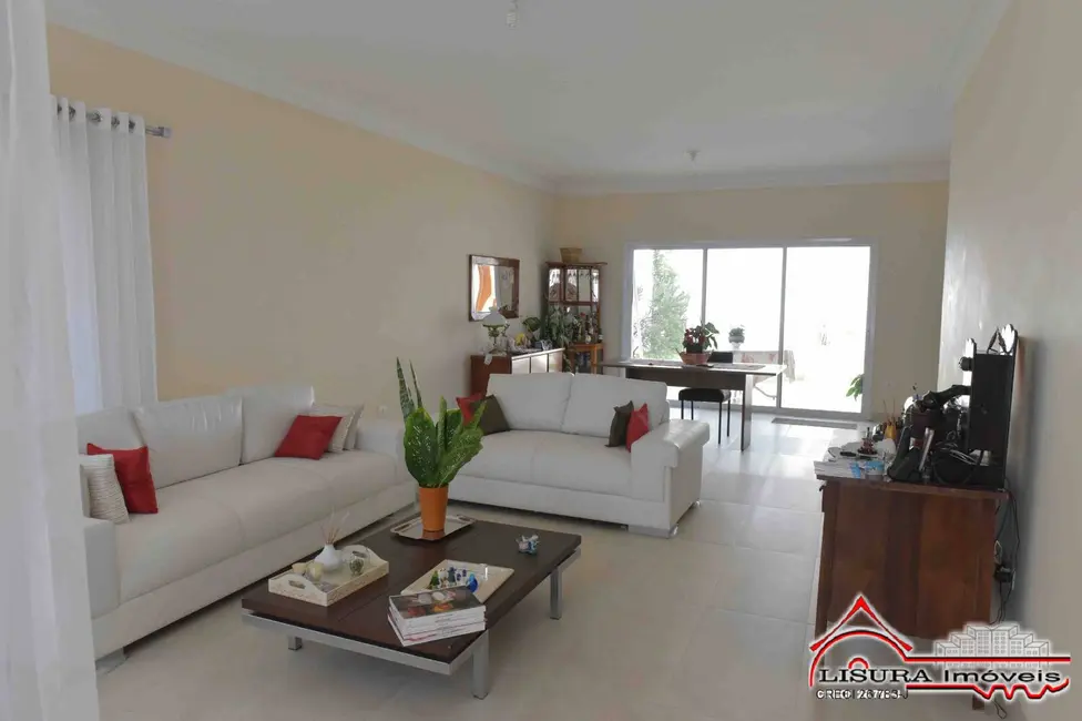 Casa de Condomínio com 3 quartos à venda, 400m2 em Jardim Califórnia, Jacarei - SP - imagem 4 Foto 4 de Casa de Condomínio com 3 quartos à venda, 400m2 em Jardim Califórnia, Jacarei - SP