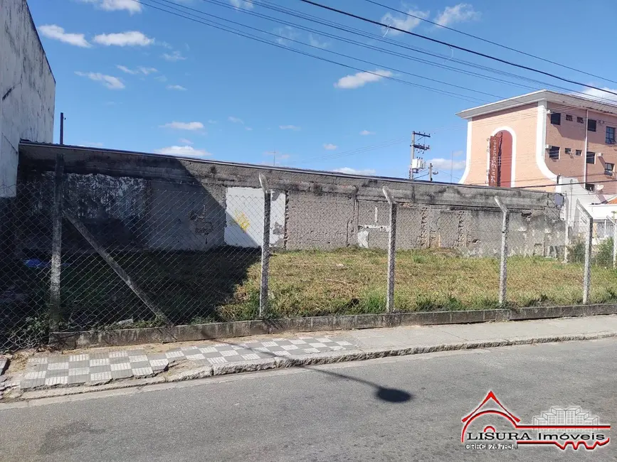 Foto 1 de Terreno / Lote à venda, 241m2 em Centro, Jacarei - SP